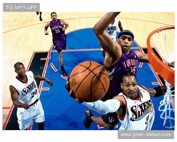 NBA传奇巨星阿伦·艾佛森现身山猫主场，场边观战WNBL赛事。